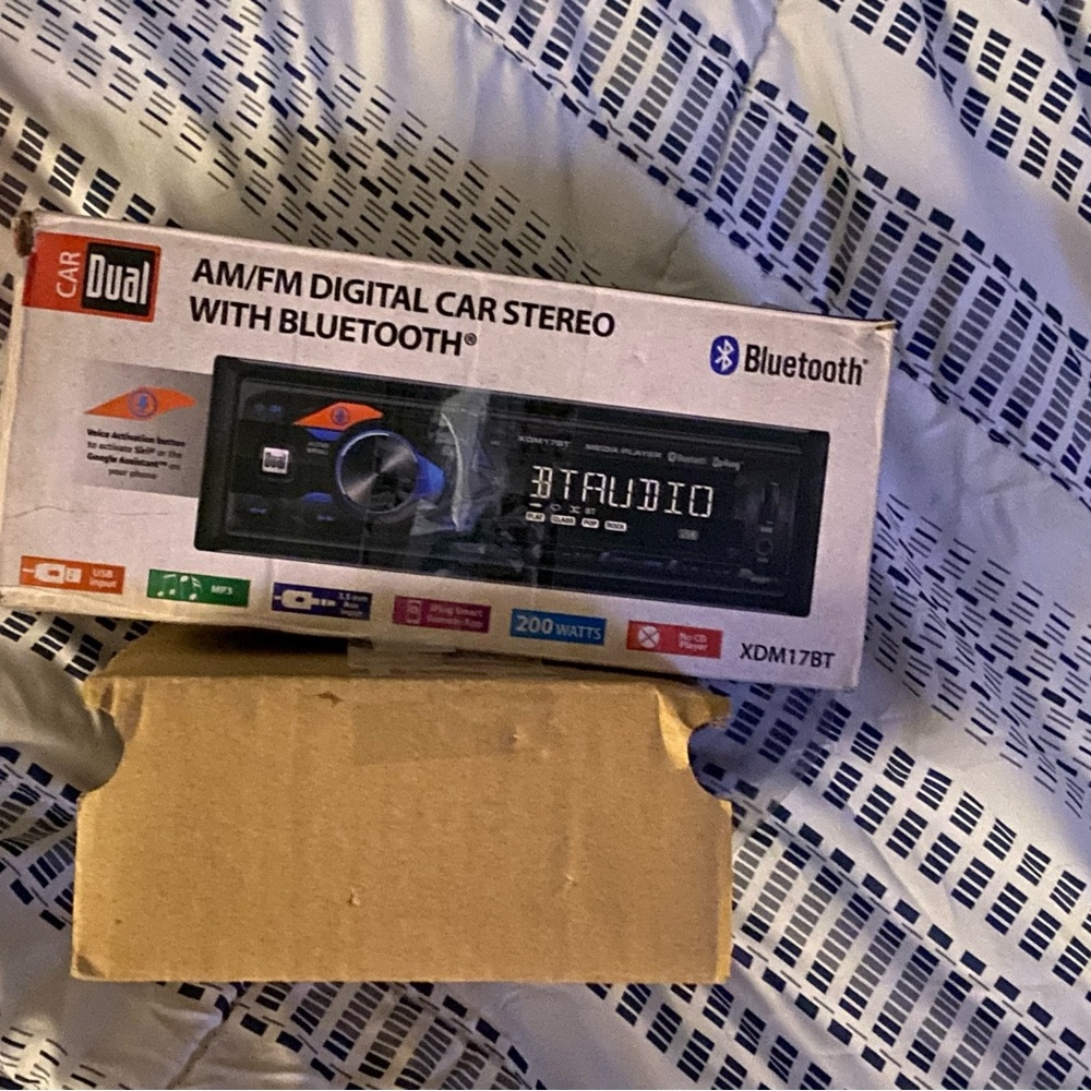 AM/FM DIGITAL CARSTERO W/ BLUETOOTH with speaker. New,never installed.$30.00